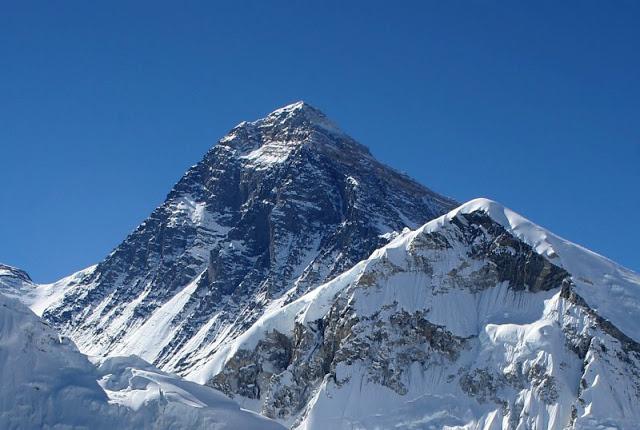 výška Himálajských hor v metrech